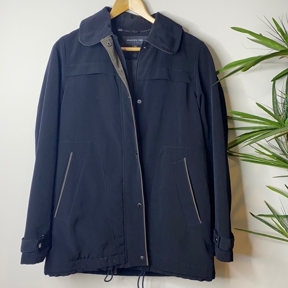 Jones New York || Removable Hood and Liner Coat/Jacket/Rain; Size 2 - Picture 16 of 17